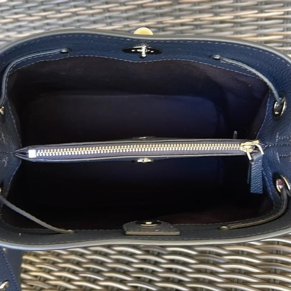 Kate Spade Marti Large Bucket Bag Even Stripe Blazer Blue - Picture 9 of 16